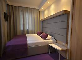 Emonec Hotel