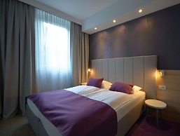 Emonec Hotel