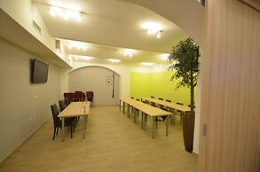 Emonec Hotel
