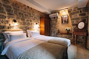 Galathea Hotel