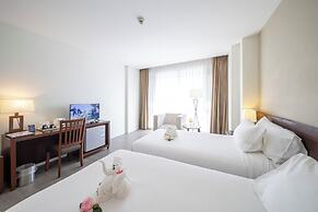 Golden Crown Grand Hotel