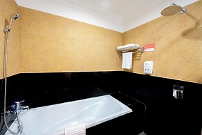 Royal Crown Hotel & Spa