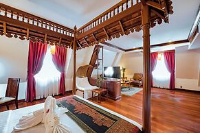 Royal Crown Hotel & Spa