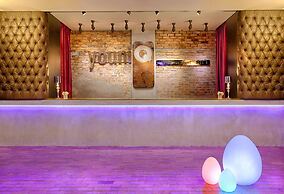 the youniQ Hotel