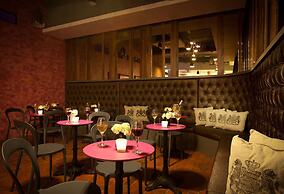 the youniQ Hotel