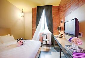 the youniQ Hotel