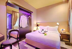 the youniQ Hotel