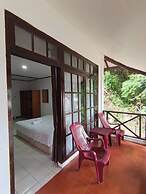 Pandu Lakeside Hotel Tuktuk