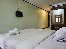Pandu Lakeside Hotel Tuktuk