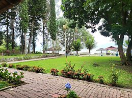 Pandu Lakeside Hotel Tuktuk