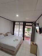 Pandu Lakeside Hotel Tuktuk