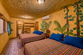 El Sano Banano Beachside Hotel