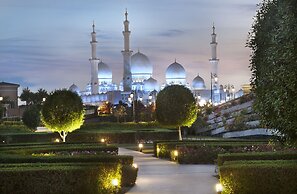 The Ritz-Carlton Abu Dhabi, Grand Canal