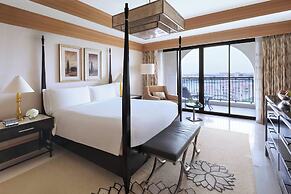 The Ritz-Carlton Abu Dhabi, Grand Canal