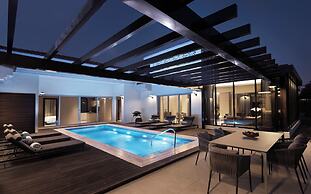 The Ritz-Carlton Abu Dhabi, Grand Canal