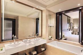 The Ritz-Carlton Abu Dhabi, Grand Canal