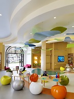 The Ritz-Carlton Abu Dhabi, Grand Canal