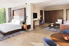 The Ritz-Carlton Abu Dhabi, Grand Canal