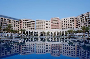 The Ritz-Carlton Abu Dhabi, Grand Canal