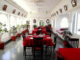 Jagat Niwas Palace