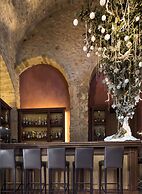 Moni Emvasis Luxury Suites