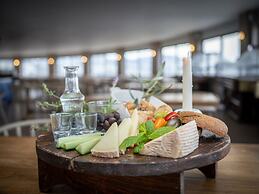 Athina Palace Resort & Spa