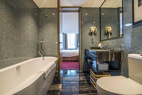 La Perle International Hotel