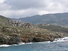 Porto Mani Suites