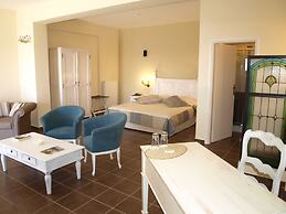 Porto Mani Suites