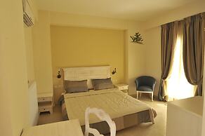 Porto Mani Suites