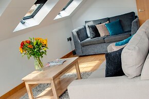 Base Serviced Apartments - Sir Thomas Street