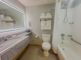 Clarion Pointe