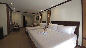 Red Coconut Beach Hotel
