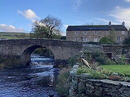 Riverside B & B