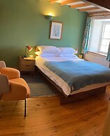 Riverside B & B
