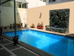 Hostal Perla Real Inn