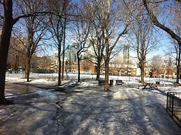 Repos & Manna Downtown Montreal