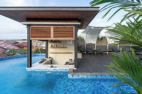 Villa Kayu Raja
