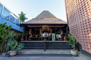 Villa Kayu Raja