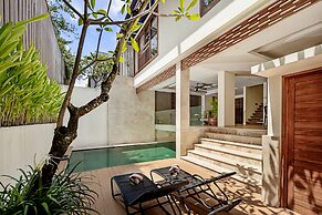 Villa Kayu Raja