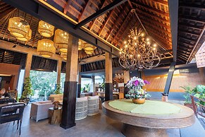 Villa Kayu Raja
