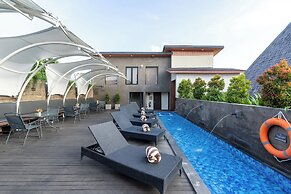 Villa Kayu Raja
