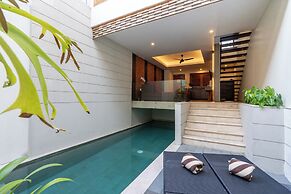 Villa Kayu Raja