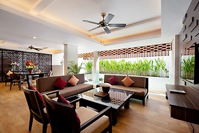 Villa Kayu Raja