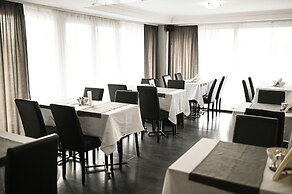 Dash Hotel