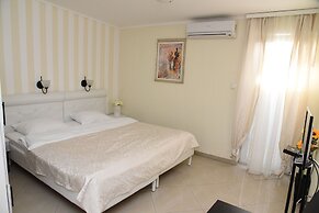 Dash Hotel
