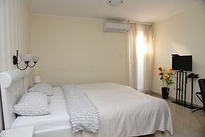 Dash Hotel