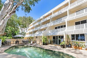 On Palm Cove Beachfront Apartments