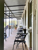 Titania Motel