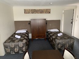 Titania Motel